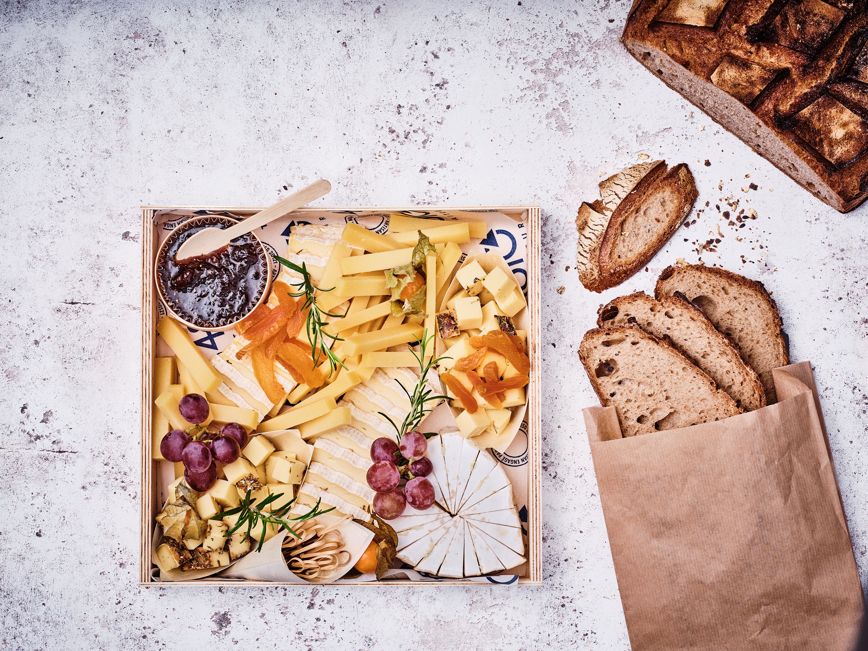 CAISSETTE DE FROMAGES AFFINÉS, PRÉDÉCOUPÉS 1KG (10-15 PERSONNES)