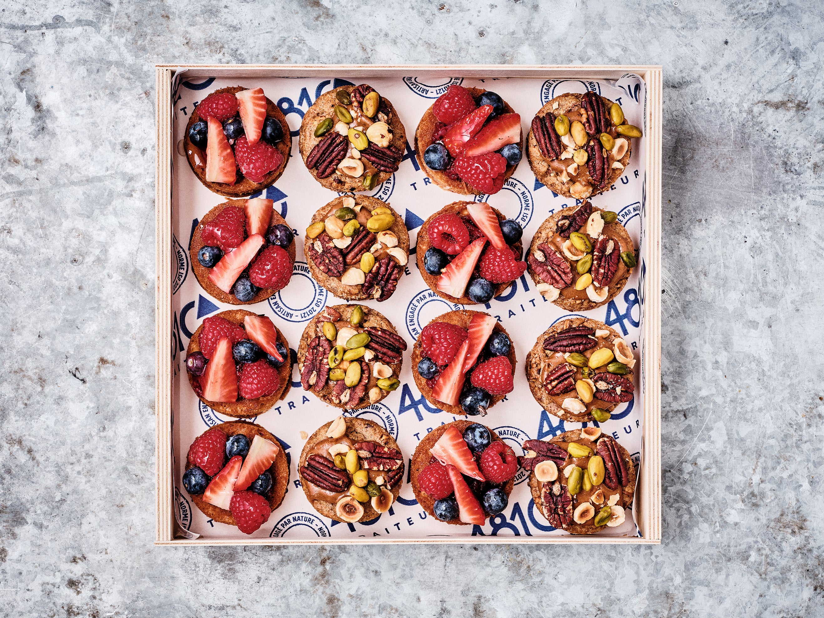 CAISSETTE GOURMANDISES (16 PIÈCES)