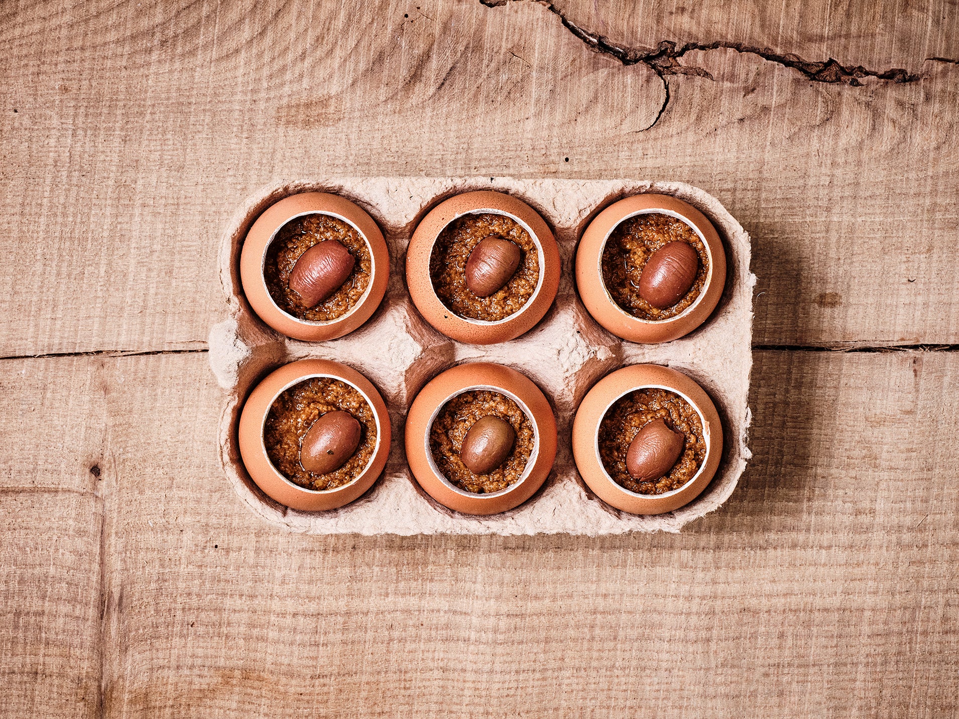 LES OEUFS TOQUÉS ROUGES (6 PIÈCES)