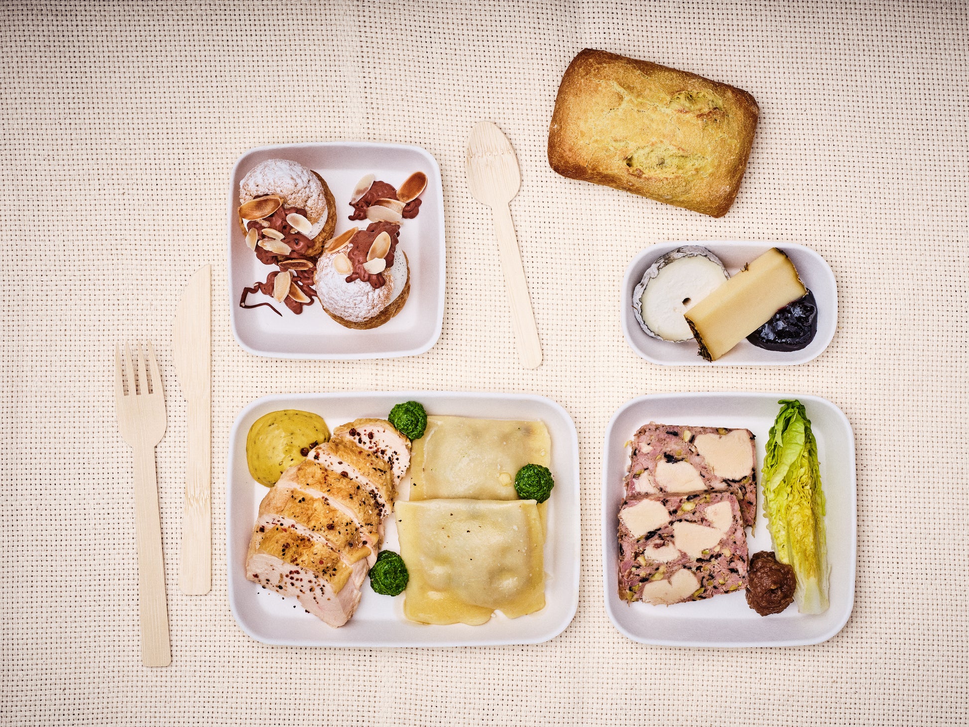 Le poulet jaune, raviollacci ricotta cèpes