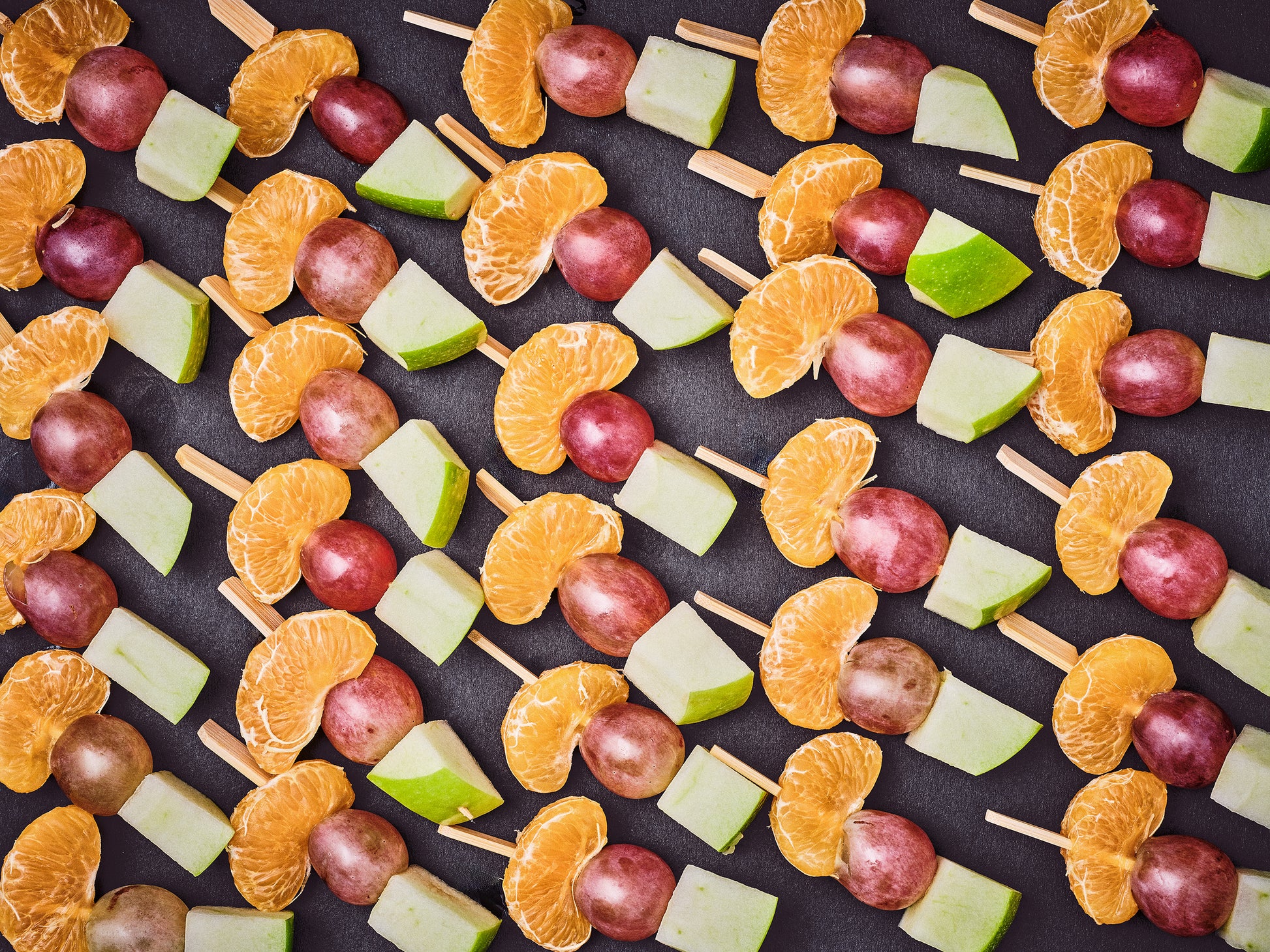 PLATEAU DE BROCHETTES DE FRUITS FRAIS