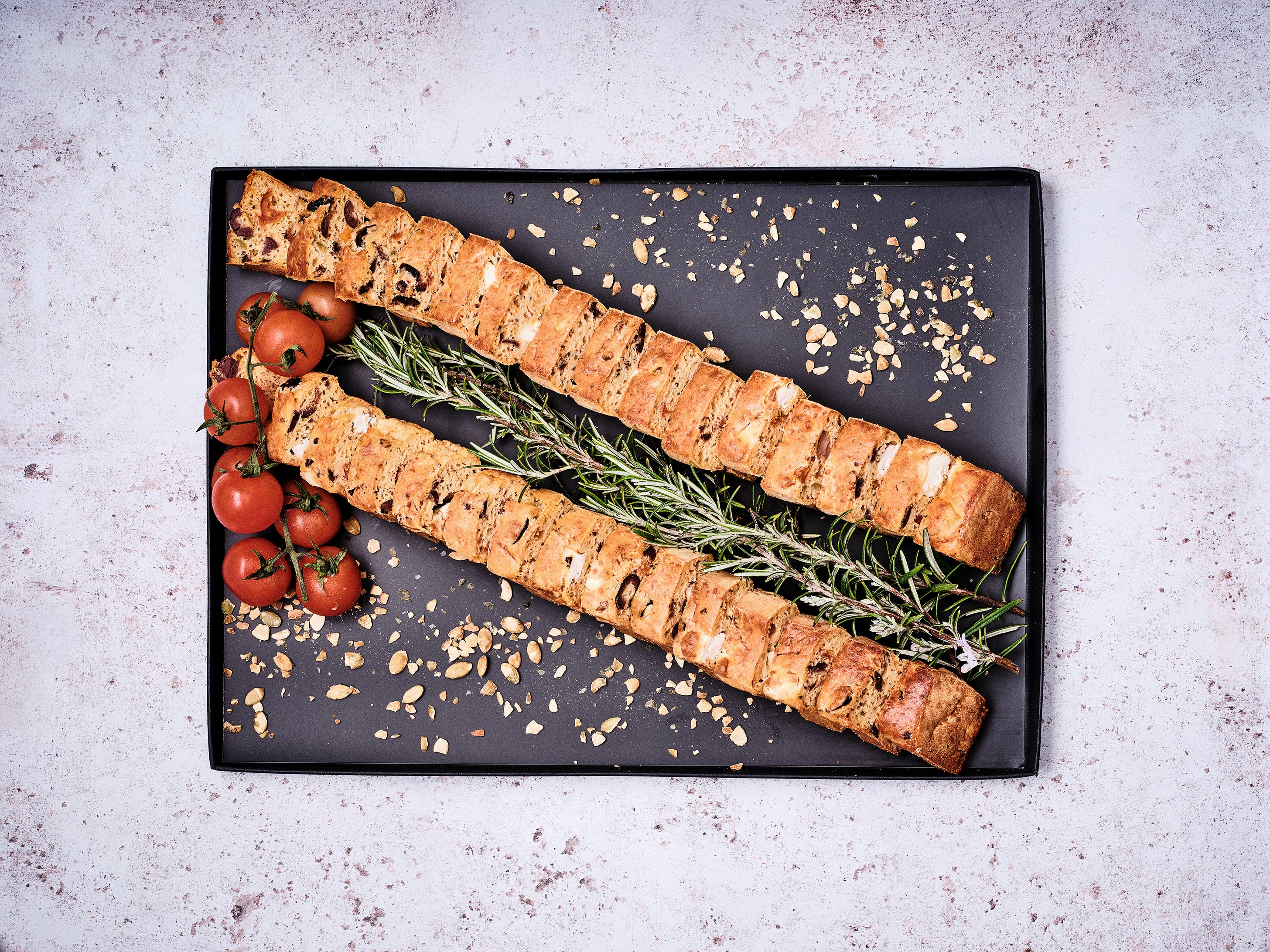 CAKE TOMATE FETA OLIVE 350G (ENVIRON 15 TRANCHES)